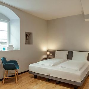 Camera con letto king size in edificio annesso